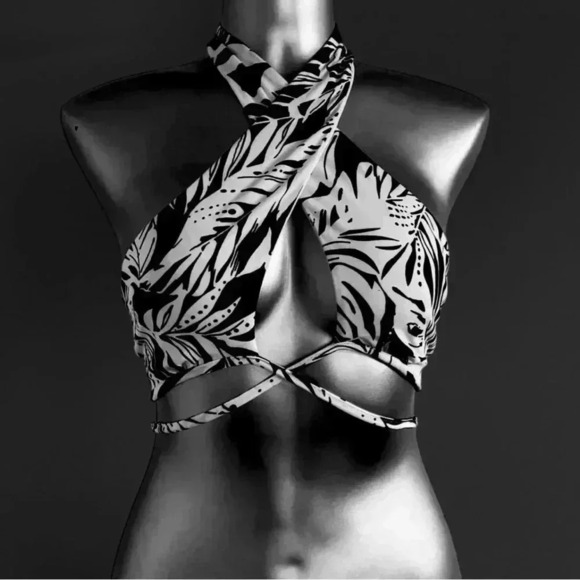 🆕Printed  Halter Top - Picture 1 of 12